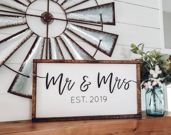 Mr and Mrs Sign, Established Date Sign, Wedding Gift, Bridal Shower Gift, Wood Sign, Farmhouse Sign, Anniversary Gift, Husband and Wife Sign