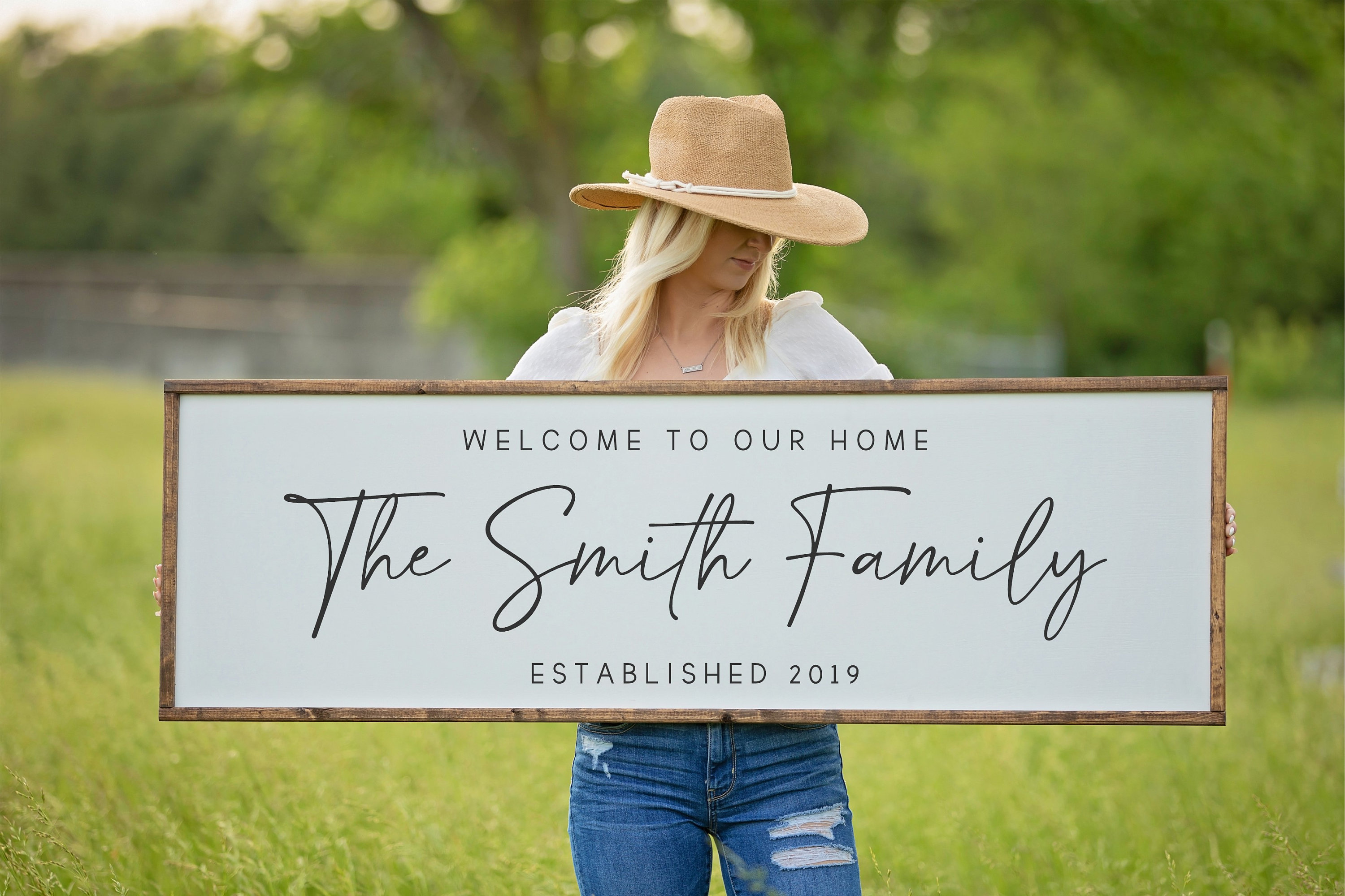 Welcome to Our Home Sign, Family Established Sign, Last Name Sign, Wedding Gift, Housewarming Gift, Anniversary Gift, Mothers Day, Newlywed