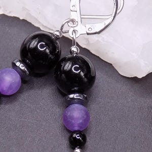 Boucles d'oreilles en pierres précieuses assorties et onyx noir, jade, agate, quartz, jaspe, aventurine, obsidienne, améthyste, avec fermoirs français, à levier ou à clip.