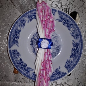 Anillos de servilleta caseros, conjunto de seis anillos, decoración de mesa, anillos de cartón, romántico, boda, juegos de mesa de comedor, celebración, rosas blancas