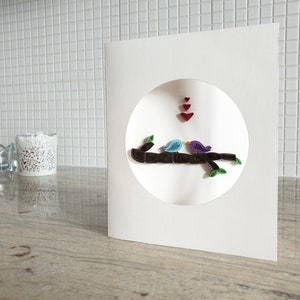 Cartão de quilling de pássaros se beijando em um galho de árvore, amor, cartão de felicitações, feito à mão, dia dos namorados, aniversário, esposa, namorada, para ele, para ela