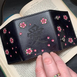 Cartera triple de cuero con seis bolsillos Sakura Love