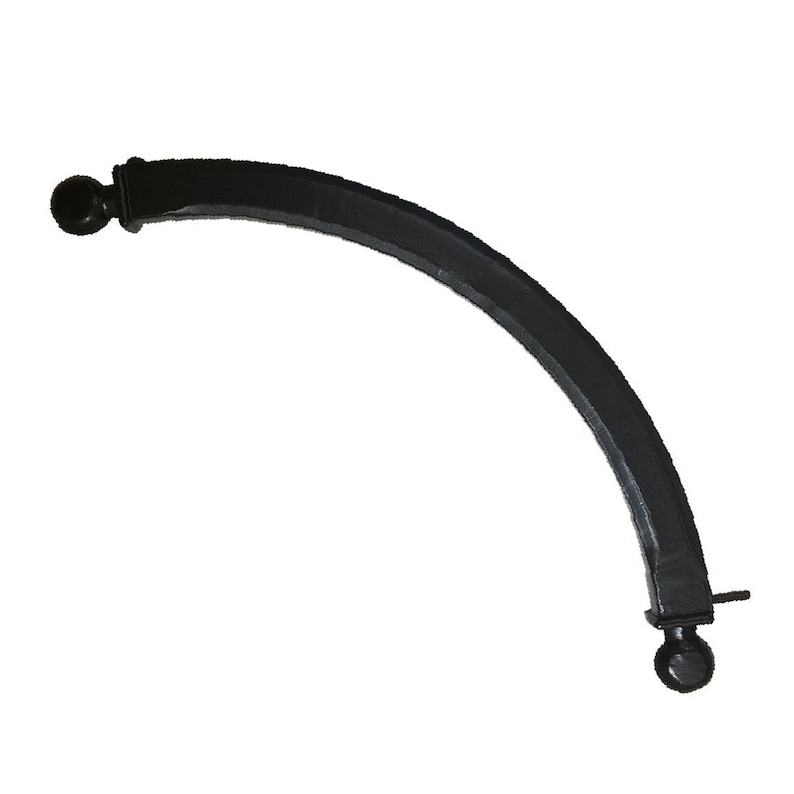 Op de afbeelding: Zwarte gebogen metalen beugel met twee ronde bolvormige eindkappen. De beugel is ontworpen om te gebruiken als decoratieve ondersteuning voor planken of andere meubels.