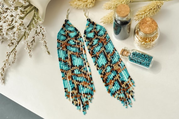 Dainty extra long beaded earrings with animal print Leopard print Seed bead earrings Long earrings emerald earrings Chandelier earrings