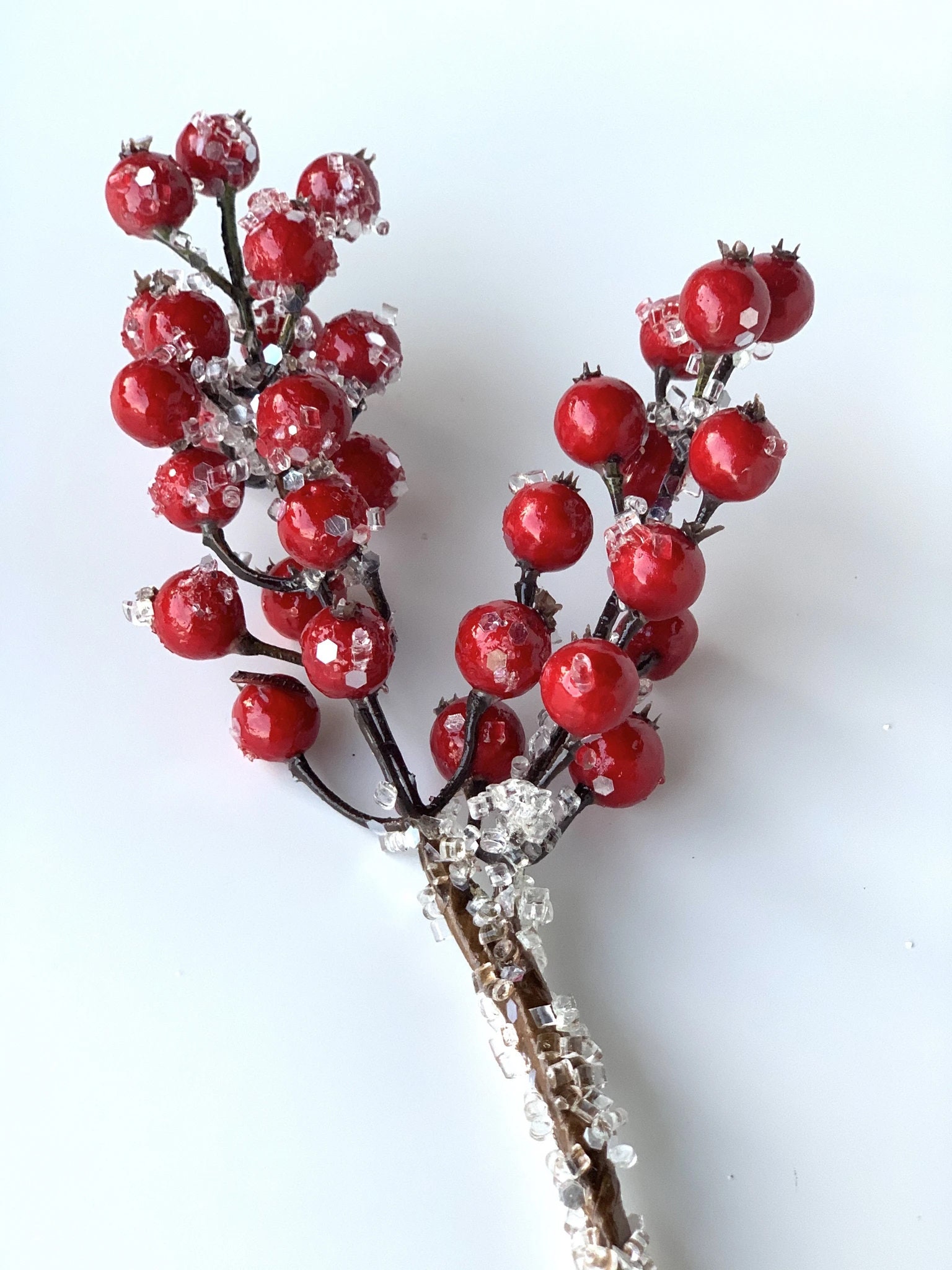 AnyDesign 12 Pack Artificial White Berry Picks Christmas Frosted Berry  Stems Snow Tipped Berry Branches Christmas Wreath Decor for Xmas Tree DIY