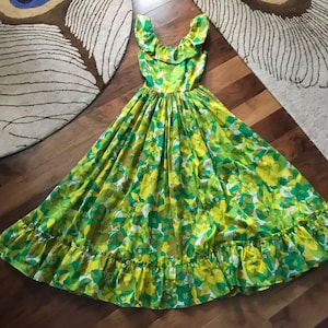 Vestido largo sin mangas con volantes y estampado floral de color verde lima, estilo años 70, hecho a mano (Talla S)