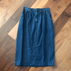 Awesome 1980s Dark Blue Cotton Denim Skirt with Original Belt by Vivaldi Jeanswear (S/M)