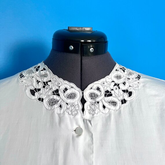 Beautiful 1950s White Blouse with Floral Cutwork … - image 3