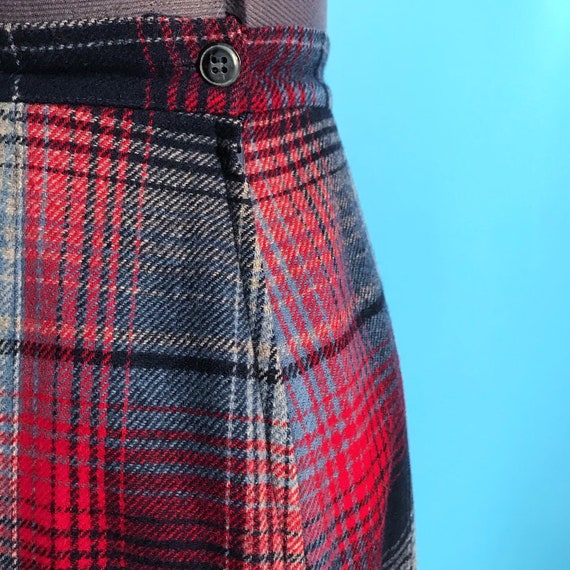 1970s Knife Pleated Black Wool Crepe Valentino Skirt