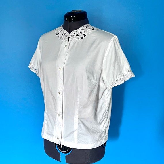 Beautiful 1950s White Blouse with Floral Cutwork … - image 2