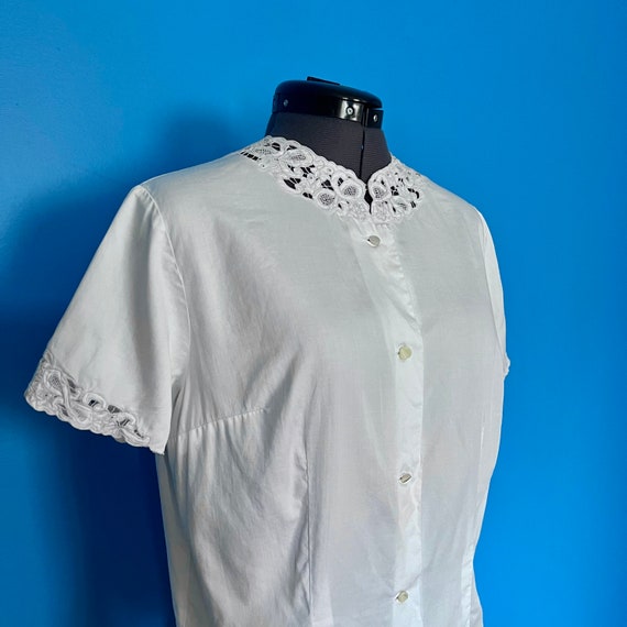 Beautiful 1950s White Blouse with Floral Cutwork … - image 5