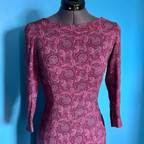 Elegant 1960s Paisley Pencil Dress with 3/4-Lengt… - image 4