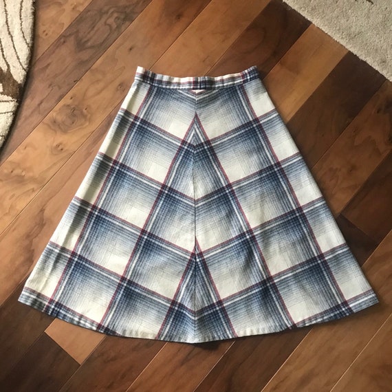 Lovely 1970s A-line Wool Plaid Skirt in Cream, Blu