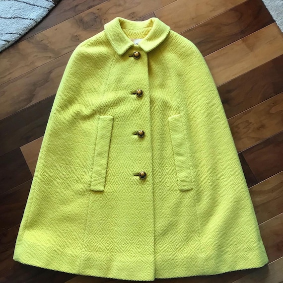 Gorgeous 1950s/1960s Yellow Textured Wool Cape wit