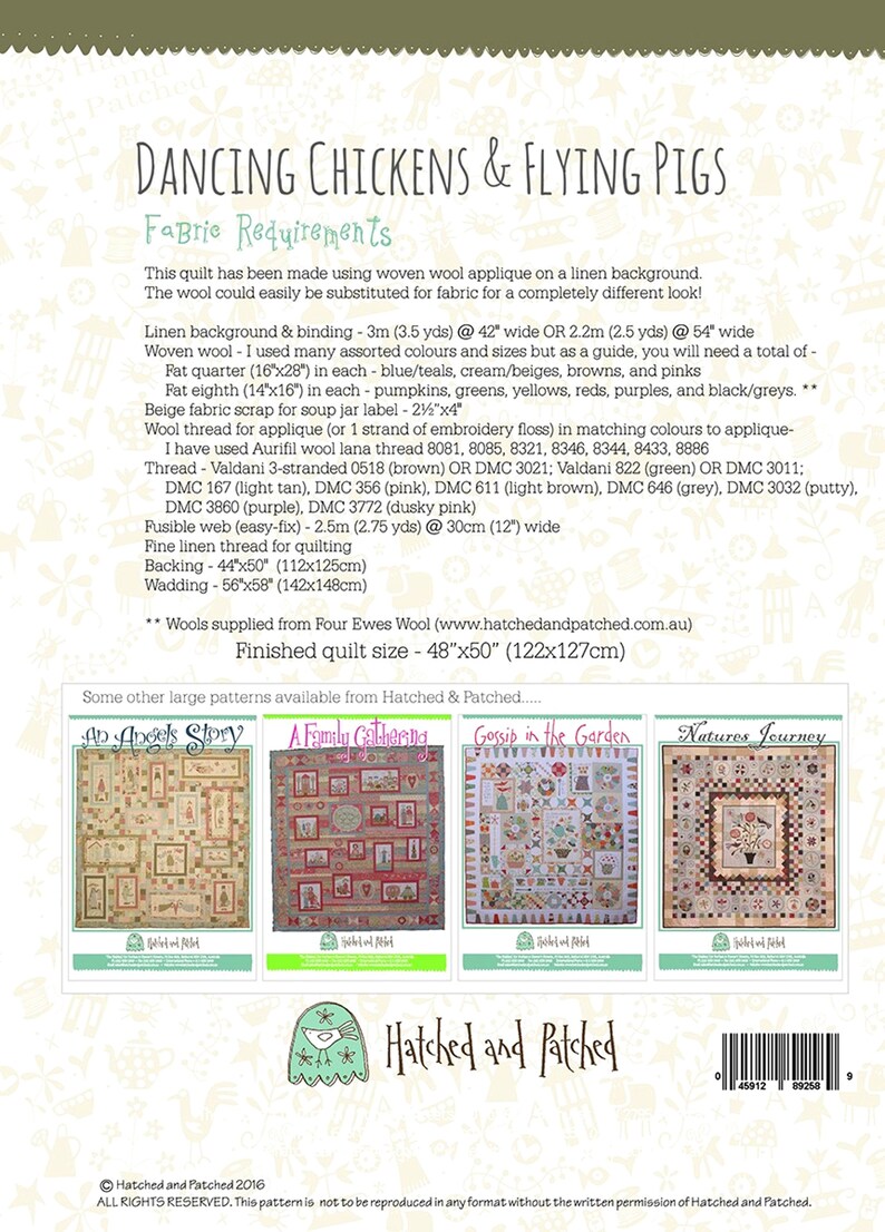 Pu&ograve; includere: Un modello di trapunta con galline che ballano e maiali volanti. Il modello si chiama "Dancing Chickens & Flying Pigs" ed &egrave; disponibile da Hatched and Patched. La dimensione della trapunta finita &egrave; di 122 cm per 127 cm. Il modello include un elenco dei requisiti del tessuto e dei colori del filo suggeriti.