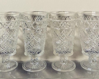 Beautiful set of 4 vintage drinking glasses