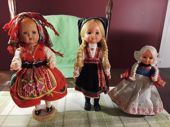 vintage souvenir dolls