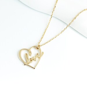 Collar de corazón. Collar de amor. Regalo de novia. Regalo de dama de honor. Collar de carta de amor. Minimalista. Collar de amistad. Colgante de amor. Amar.