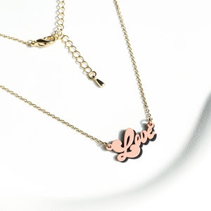Collar de amor. Collar de letras. Regalo de novia. Collar retro. Regalo de dama de honor. Regalo de mamá. Collar de amistad. Colgante de amor. Minimalista.