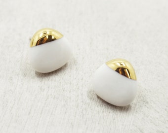 Ceramic gold earrings. Minimalist Porcelain earrings. Bridesmaid gift. Bridal jewelry. Pebble earrings. White pebble. Ceramic earrings.
