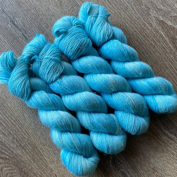 Spring Blue - Mezcla de lino merino australiano 90/10 de 4 capas, 360 metros, 100 g, superlavado