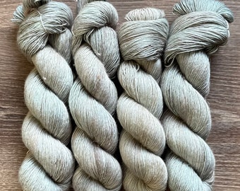 Sage - 4ply 90/10 Australian merino linen blend, 360 metres, 100 gms, superwash Merino Linen