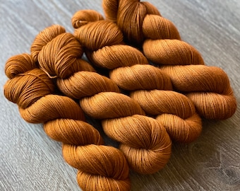 Toffee - 4fach Handgefärbtes 85/15 Fine Australian Merino Nylon 400 Meter, superwash, 100 Gramm