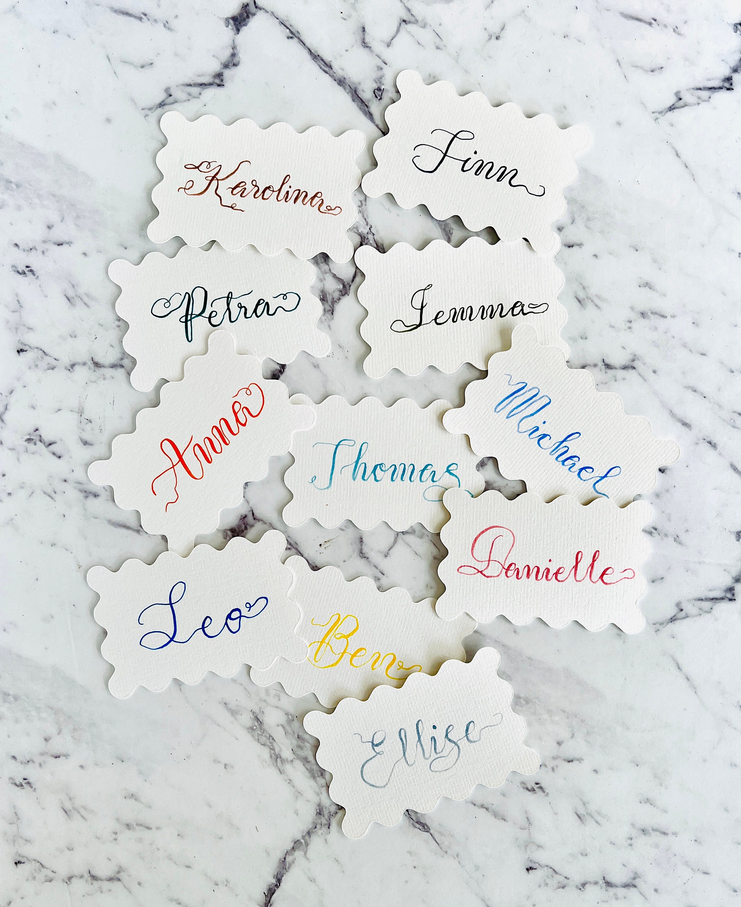 Wavy Rectangular place cards Wedding/Events/Hens/Bridal shower | Handwritten modern wiggly lettering | Choice of ink or card colours