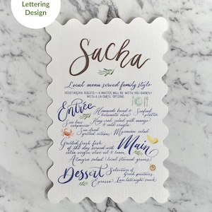 Peut inclure: Un menu manuscrit pour un restaurant appelé "Sacha" avec un menu de style familial. Le menu propose une sélection de fruits de mer, de poisson grillé et de desserts. Le menu est écrit en bleu et brun sur un fond blanc.