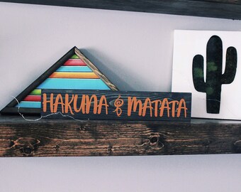 HAKUNA MATATA Wood Sign - Lion King Sign - Hakuna Matata Wooden Sign - It means no worries - Lion King Decor- Living Room Art