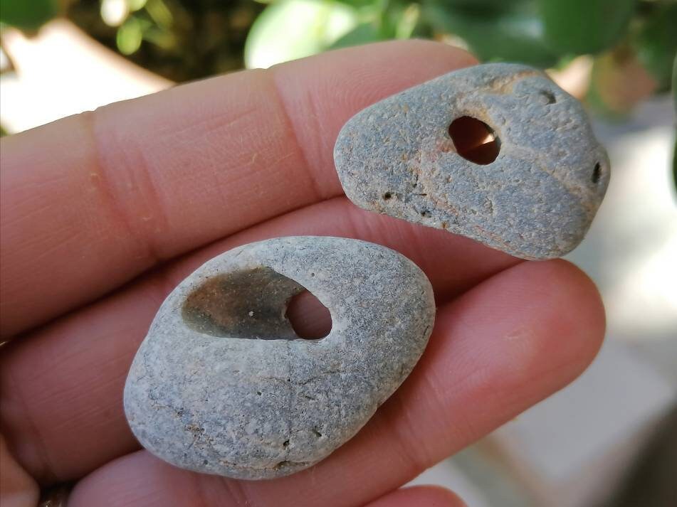 Hag Stone, Beach Stone With Natural Hole, Holey Stones, Protection Charm  Stone, Beach Stones for Crafts 