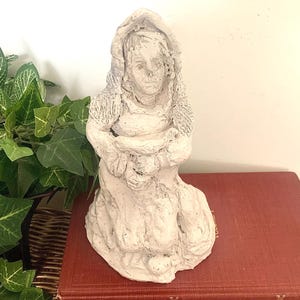 Ceramic Woman Figurine Kneeling - Etsy
