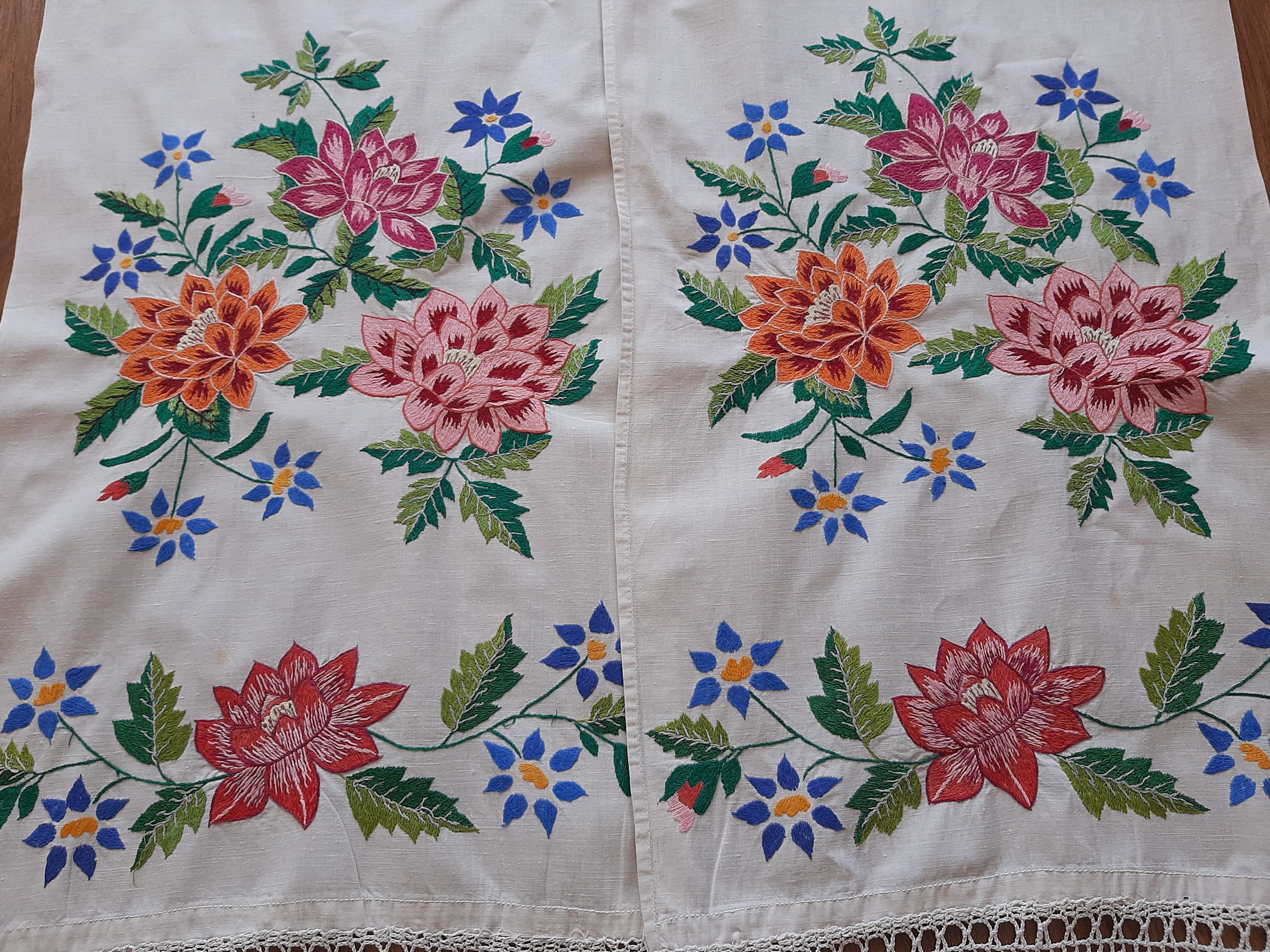 アンティーク花柄刺繍リネン ルシュニキ rushnyk 100年前の物 Rushnyk - Etsy