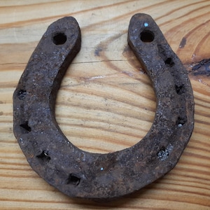 Rusted iron Horseshoe - Old used horse shoe - lucky magic talisman - amulet - farmhouse cottage - cowboy wedding decor - good luck door