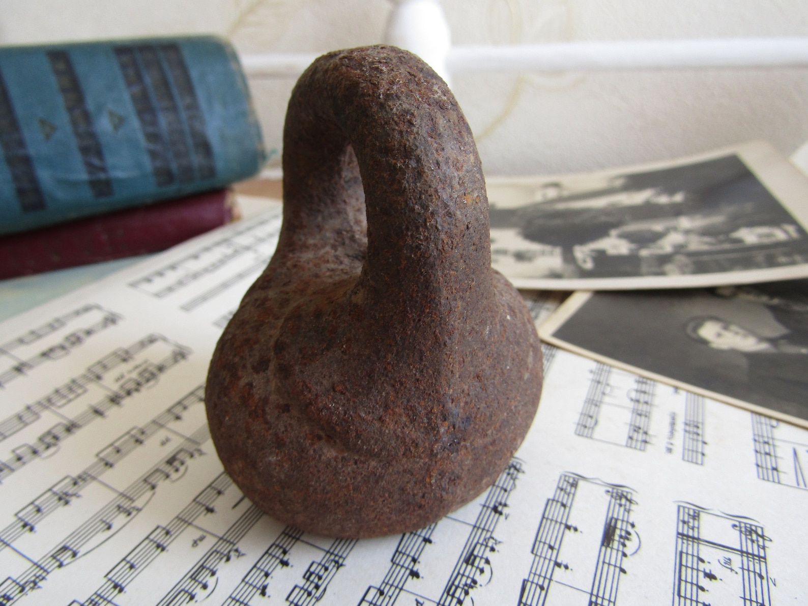 Vintage Cast Iron Weights Small Rusty Pound Weight Antique Etsy