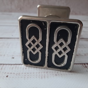 Vintage fyrkantig dörrknopp i metall: Rustikt handtag i svart och silver