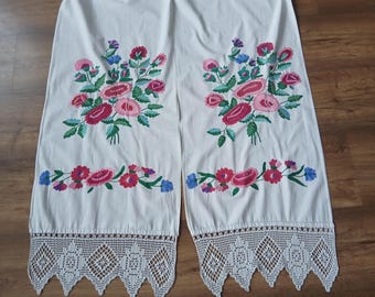 Ukrainian hand embroidered table runner - Vintage folk rushnyk - Embroidered towel