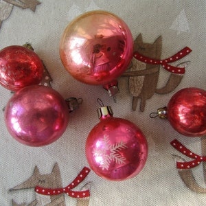 Red pink golden Ukrainian Christmas balls set of 5 - Vintage Christmas tree ornaments - Xmas tree decoration - New Year - USSR
