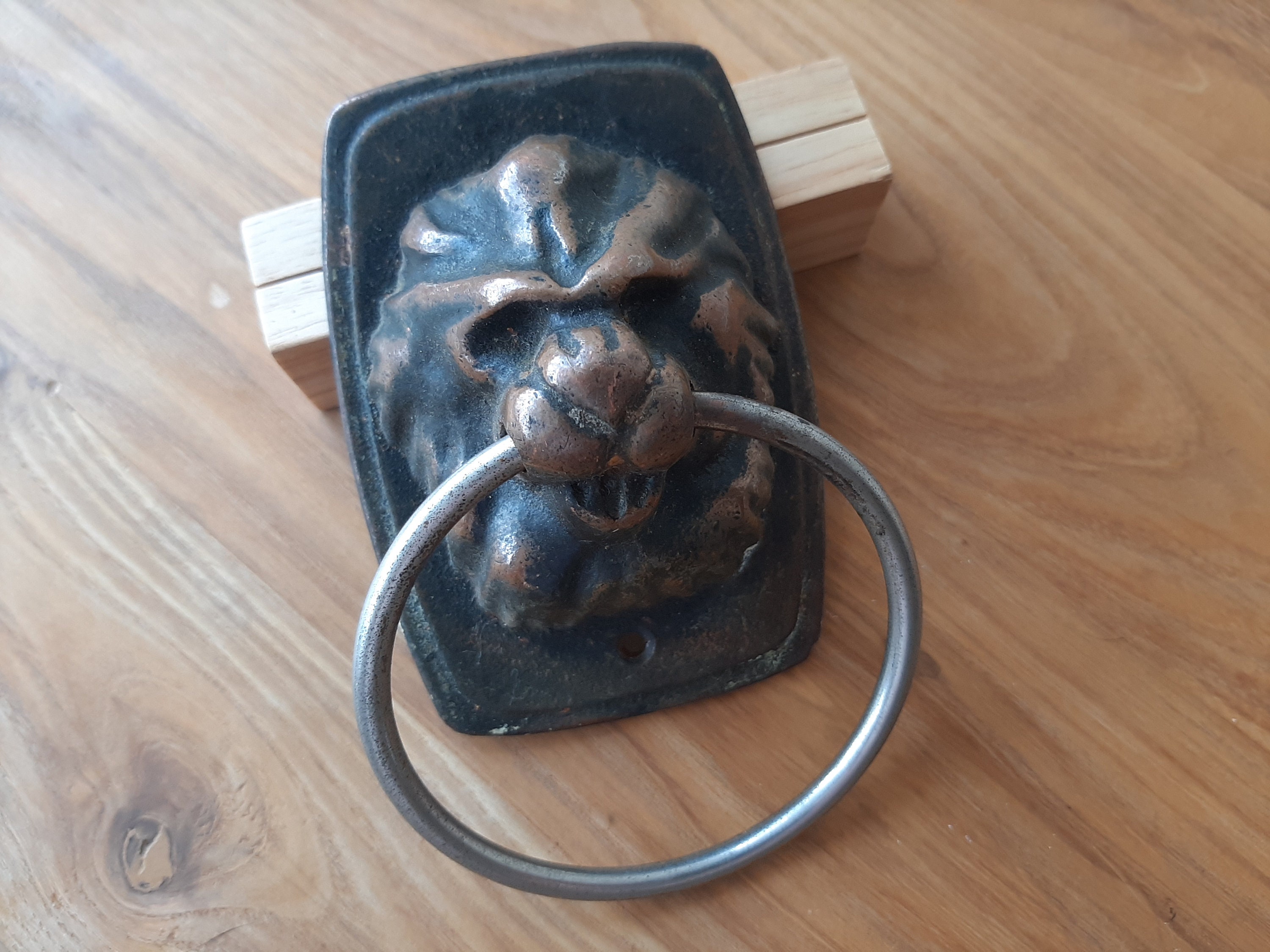 Vintage Metall Türknopf Set von 2 in einem Bronze-Ton | Etsy