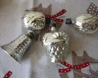 Adornos navideños vintage de cristal plateado: juego de campana y tuerca de la URSS