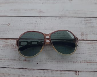 BCBG Mazazria Luna Style Sunglasses Inlaid Work on Stems - Etsy display picture 2