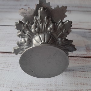 Vintage metal door knob - In a silver tone door handles -  barn door handles - cabinet door pulls - entry door knobs
