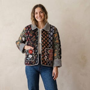 Ręcznie robiona czarna bawełniana kurtka patchworkowa: dwustronny pikowany płaszcz boho