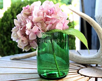 Weinflaschen Gefäß OFFEN FÜR ALLES, upcycling Vase, Vorratsglas, Bonbonglas, Bad Behälter, grün, Deko Glas mit Text