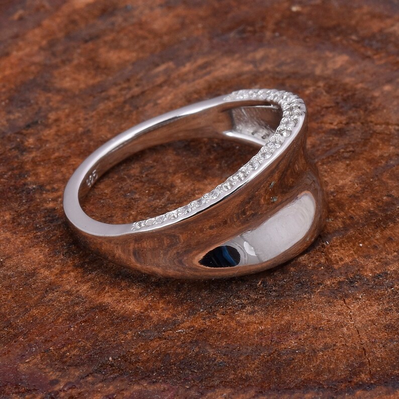 A quality cubic zirconia silver plain ring sterling silver handmade wedding ring DSS596R