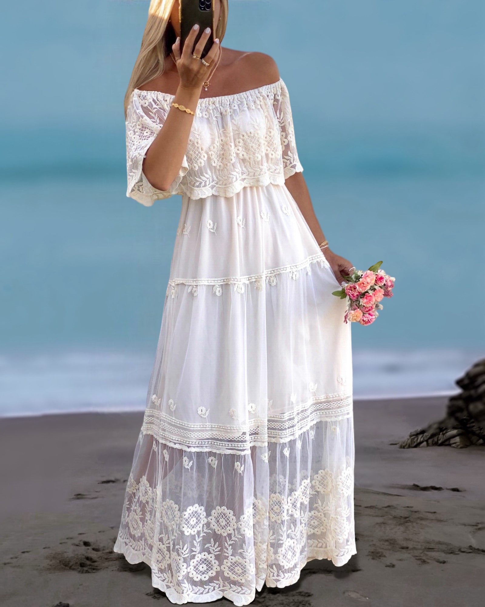 Robe de mariée bohème en dentelle décolleté Bardot