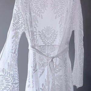 Tunique blanche, kimono bordée de dentelle, robe blanche, robe longue bohème image 9