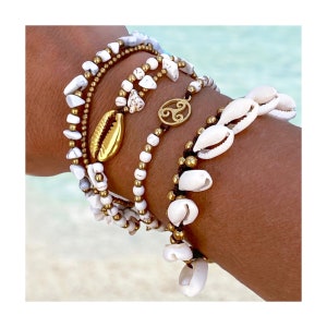 Boho White and Gold Shells Bracelets Set, Summer Surfer Stackable Bracelets, Ibiza Jewels