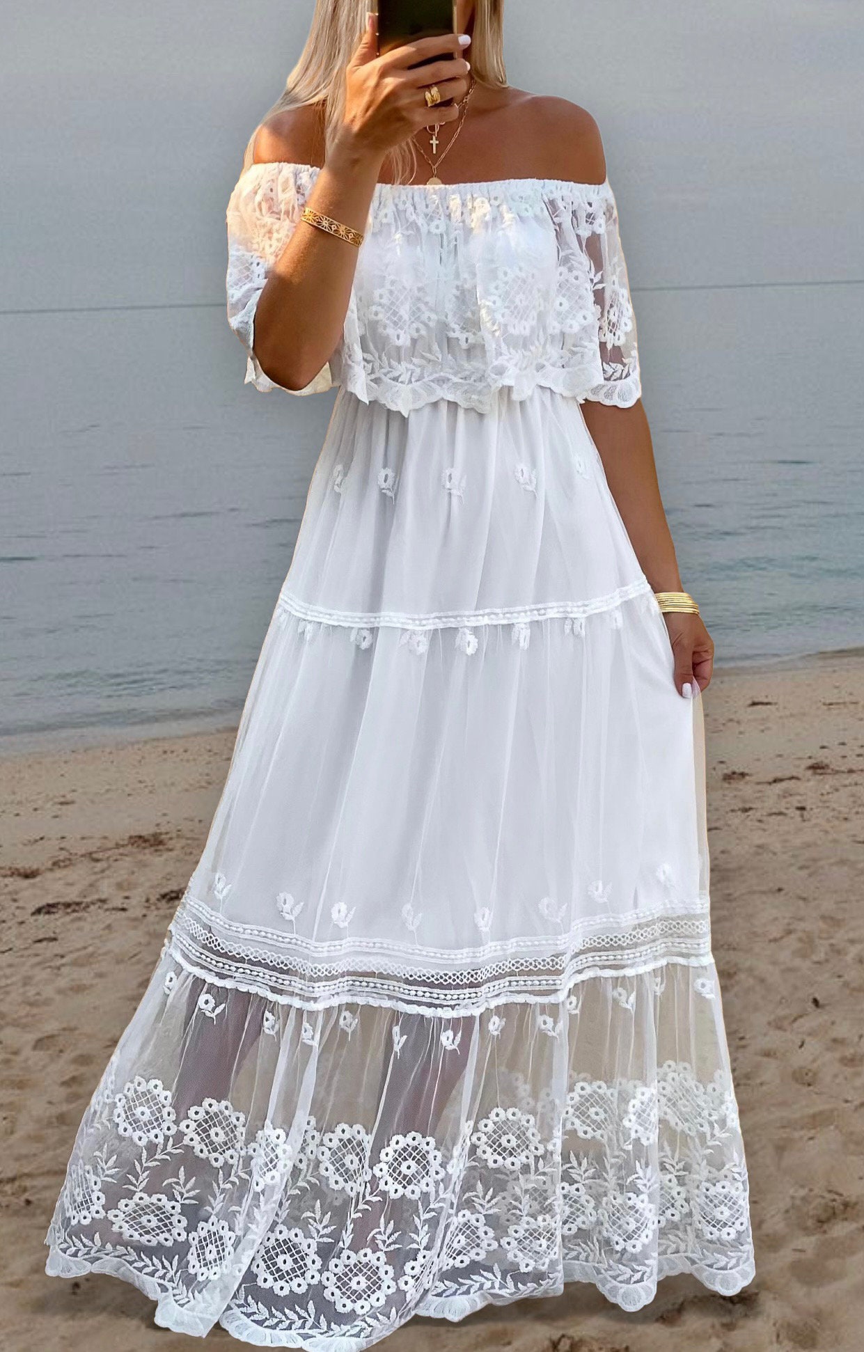 Robe de mariée bohème en dentelle décolleté Bardot