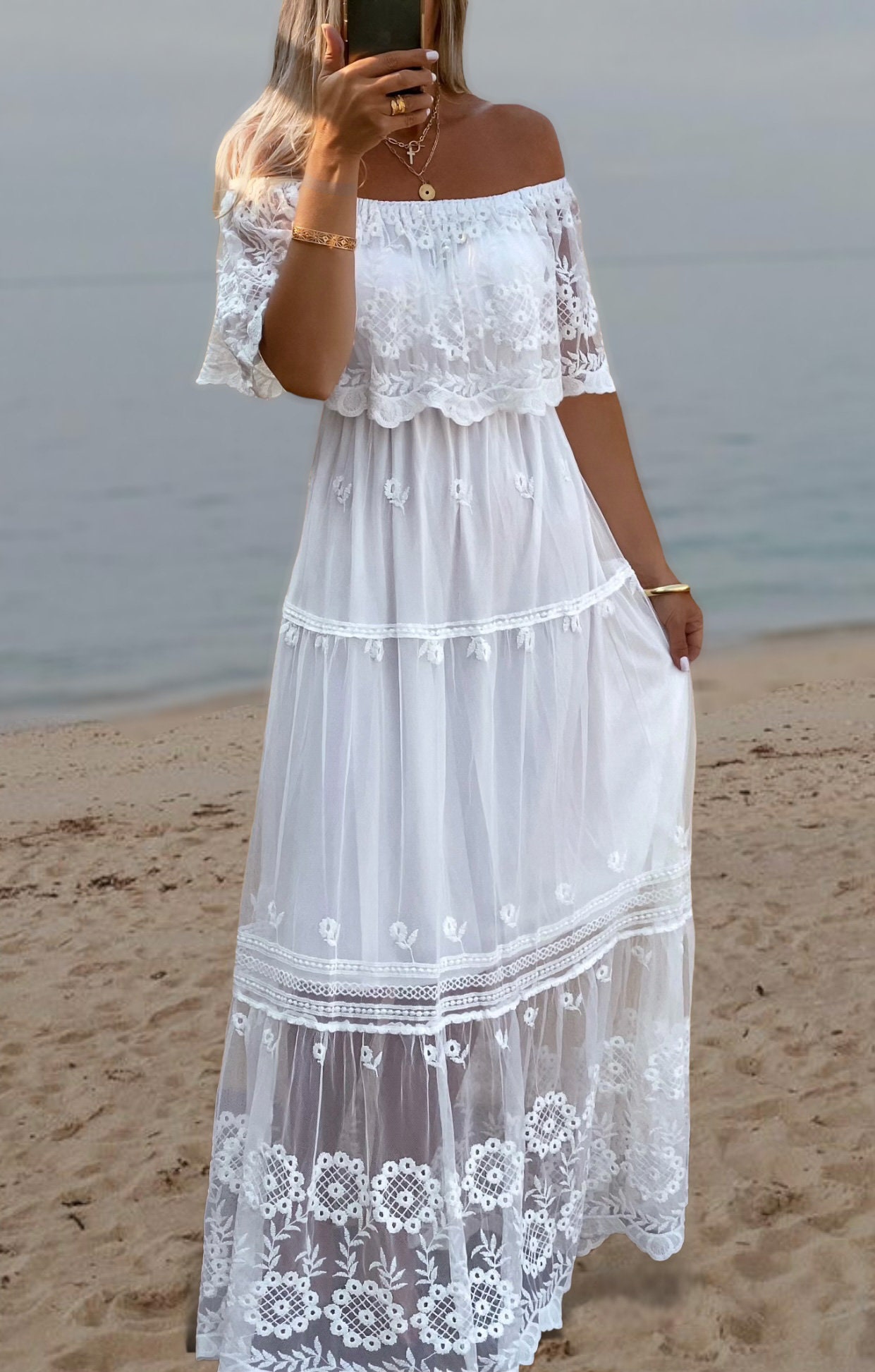 Robe de mariée bohème en dentelle décolleté Bardot